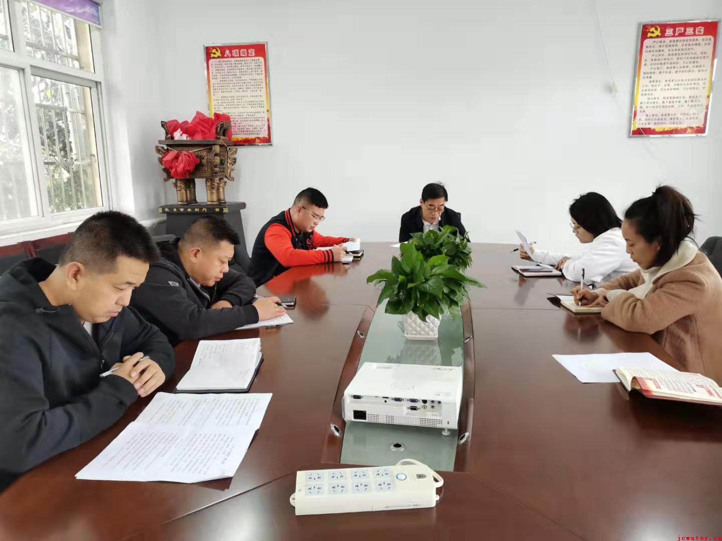 市水務(wù)公司召開(kāi)“不忘初心、牢記使命”主題教育活動(dòng)專(zhuān)題研討會(huì )